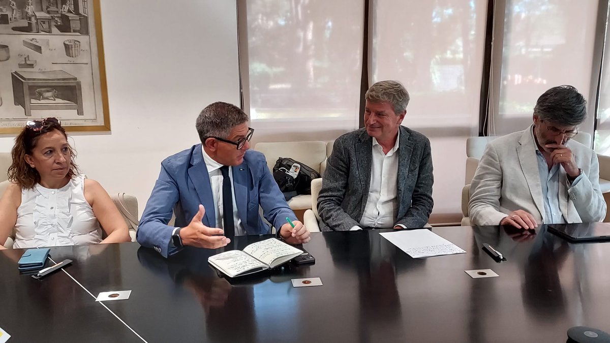 fai_cisl's tweet photo. #PariOpportunità nei luoghi di #lavoro: siglato oggi protocollo intesa tra Fai Flai Uila e #UnionFood alla presenza della Ministra @elenabonetti. @OnofrioRota "La sfida è quella di contribuire a realizzare una concreta parità di #genere nel settore". 

💻➡️https://t.co/77CulV8NzA https://t.co/PKe20rmFY1