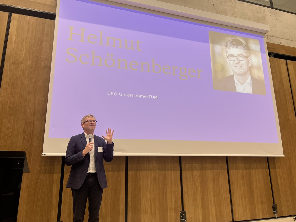 LegalTechColab's tweet photo. „Legal braucht Startups - aber von der Geschwindigkeit, wie das Justizministerium das Legal Tech Colab aufgesetzt hat, kann sich so manches Startup noch etwas abschneiden.“ Helmut Schönenberger von der @utum_muc begrüßt zur Eröffnung vom Colab. https://t.co/WVhEzjbz6R
