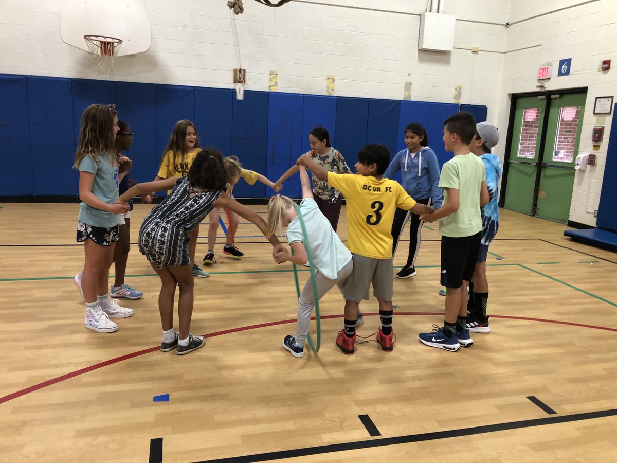 Barrett fourth graders try their hands at the hula hoop team-building challenge in PE #kwbpride