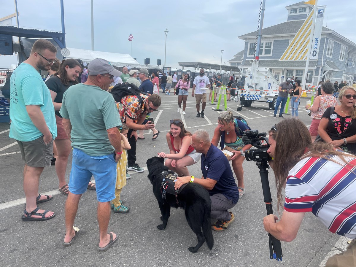 GenDonBolduc's tweet photo. Great time at the Hampton Beach Seafood Festival yesterday.🦞🦀 @VictorBolducDog was the star of the show!!

Nice seeing @LougNH out! New Hampshire, make sure you get out and VOTE tomorrow! #NHPolitics https://t.co/e25F81geJ2