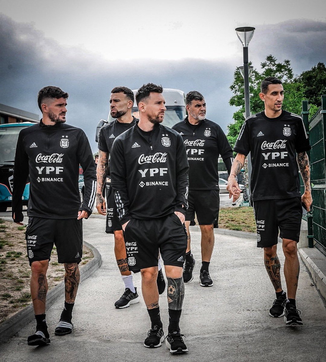 DashingYamal's tweet photo. THIS MESSI PIC IS SO COLD 🥶 https://t.co/nXeuEAo6TT