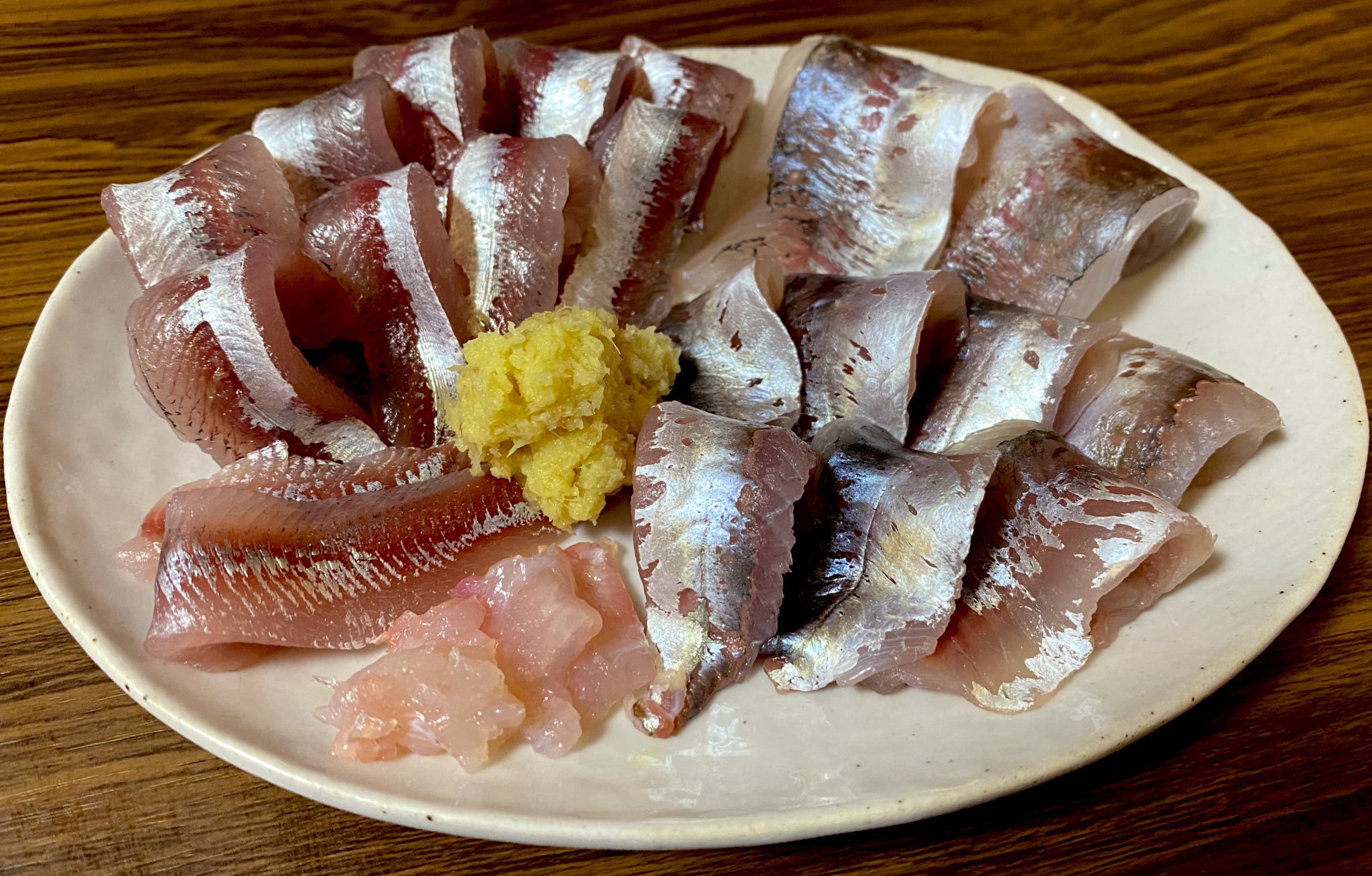 アイキッド ザ リーサルウェポンズ 仕事終わりに2時間ほどサビキ釣り ついに念願の初アジgetですよ ゴンズイもろとも刺身にしました アジ ウルメイワシ カタボシイワシ ネンブツダイ ウミタナゴ ゴンズイ リリースしたけどフグ T Co