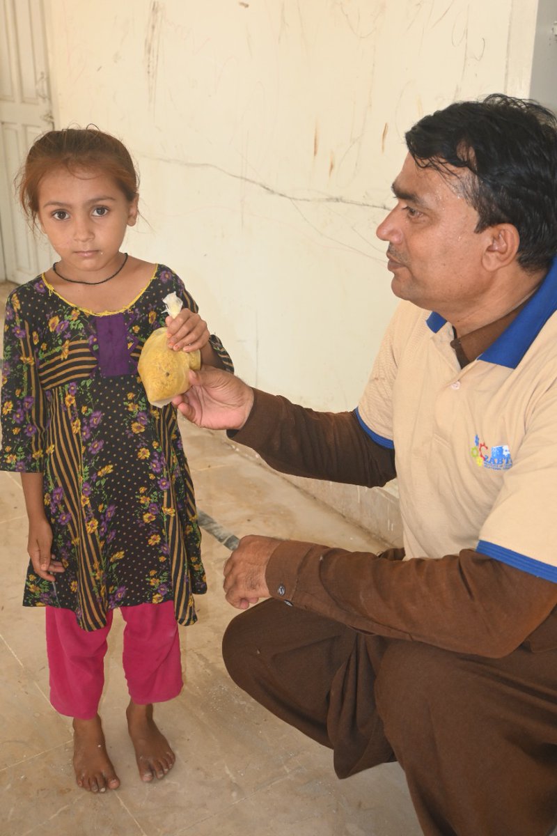 SzabistZabtech's tweet photo. SZABIST ZABTech Larkana continues the noble contribution of feeding the 120 individuals, who have taken refuge at Government School due to their displacement caused by the catastrophic floods in Sindh. 

#SZABISTZABTechiTVE #zabtechlrk #donatenow #floodsinpakistan #floodsinsindh https://t.co/WiI6JXW7k2