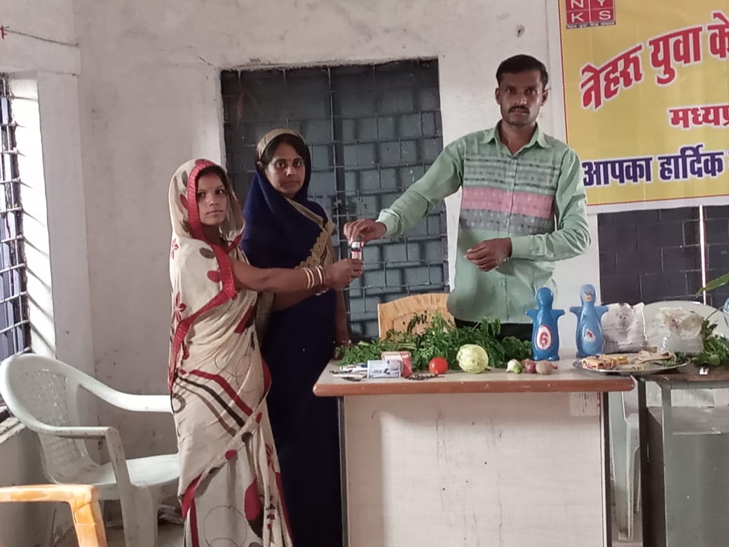 नेहरू युवा केन्‍द्र रायसेन विकासखंड उदयपुरा के ग्राम पंचायत खिरैटी में राष्ट्रीय पोषण आहार दिवस मनाया गया।

#poshanmaah2022 #nutrition #health #fitness #PoshanAbhiyaan