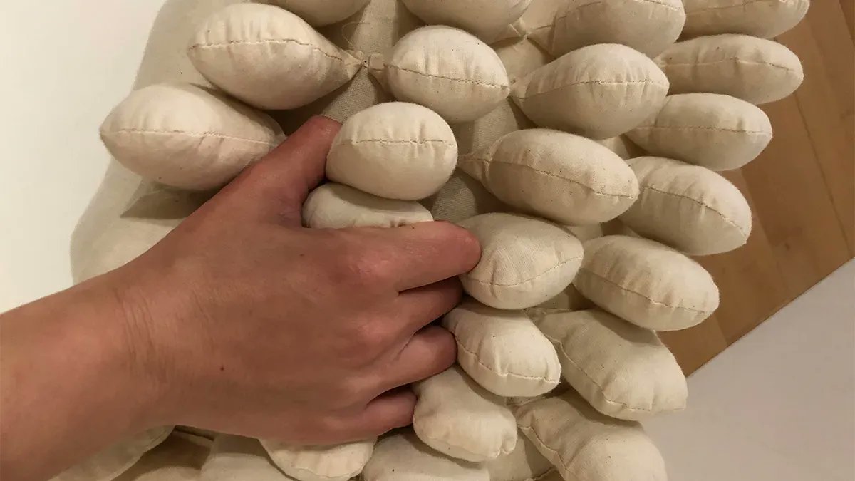 MosaicRooms's tweet image. This Saturday, join a free #FamilyWorkshop exploring the gallery through smells 👃 colours 👁️ and textures 🤏 
 
Artist @evelynarts will help you create your own sensory objects to play with. All materials included. Ages 4+ 
 
📌17 Sept, 2pm. Book now: mosaicrooms.org/event/sensing-…