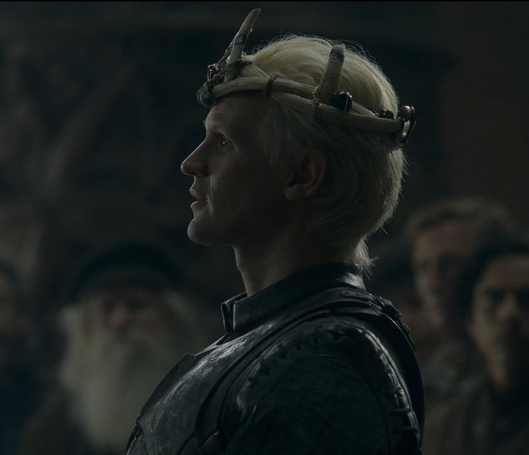 taeberry_chii's tweet photo. "He was the grandson of a king, the brother of a king, husband to a queen, two of his sons and three of his grandsons would sit the Irone Throne, but the only crown that Daemon Targaryen ever wore was the crown of the Stepstones."

#HouseOfTheDragon #HouseOfTheDragonEp4 #HOTD https://t.co/crHnsNXvMH