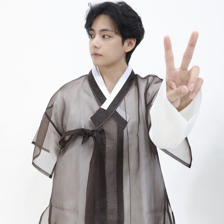 tetaeverse's tweet photo. Taehyung my handsome prince ♡ https://t.co/Ak5xupqoQQ