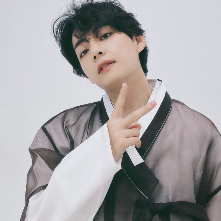tetaeverse's tweet photo. Taehyung my handsome prince ♡ https://t.co/Ak5xupqoQQ