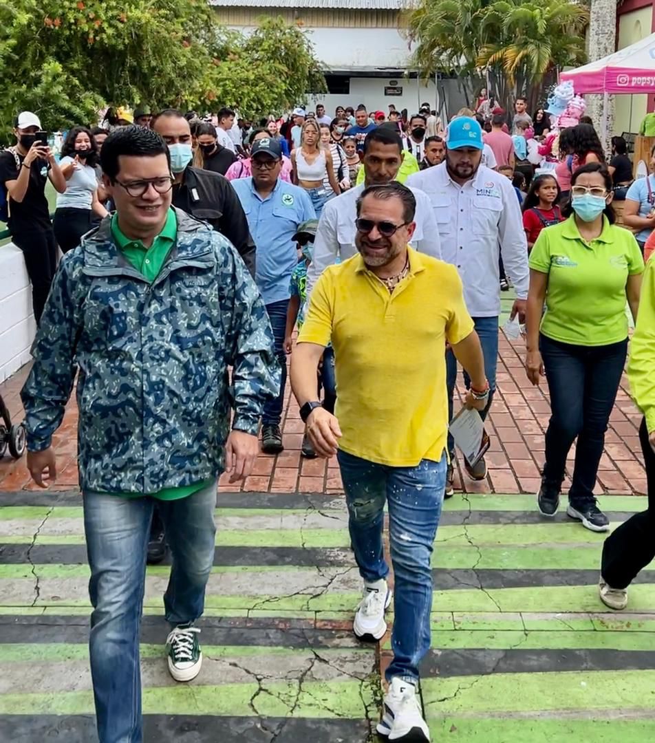 Alcalde y Gobernador en el Serpentario del ZooAquarium en Valencia