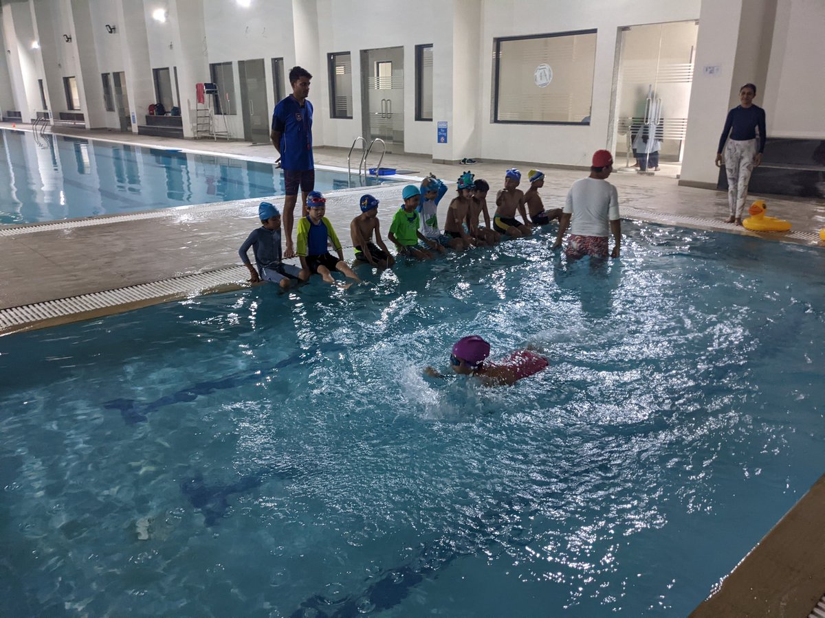 gaurav_2059's tweet photo. "When you finally let go of all your worries and fears, you become calm, you smile and float."
#form3A ss are getting instructions of health and safety in the swimming pool area. #IBPYP #Swimming #healthylifestyle #PEforever
@AneeshaSahni @KetakiKTweets @Prometheus_Edu https://t.co/L17SFywixw