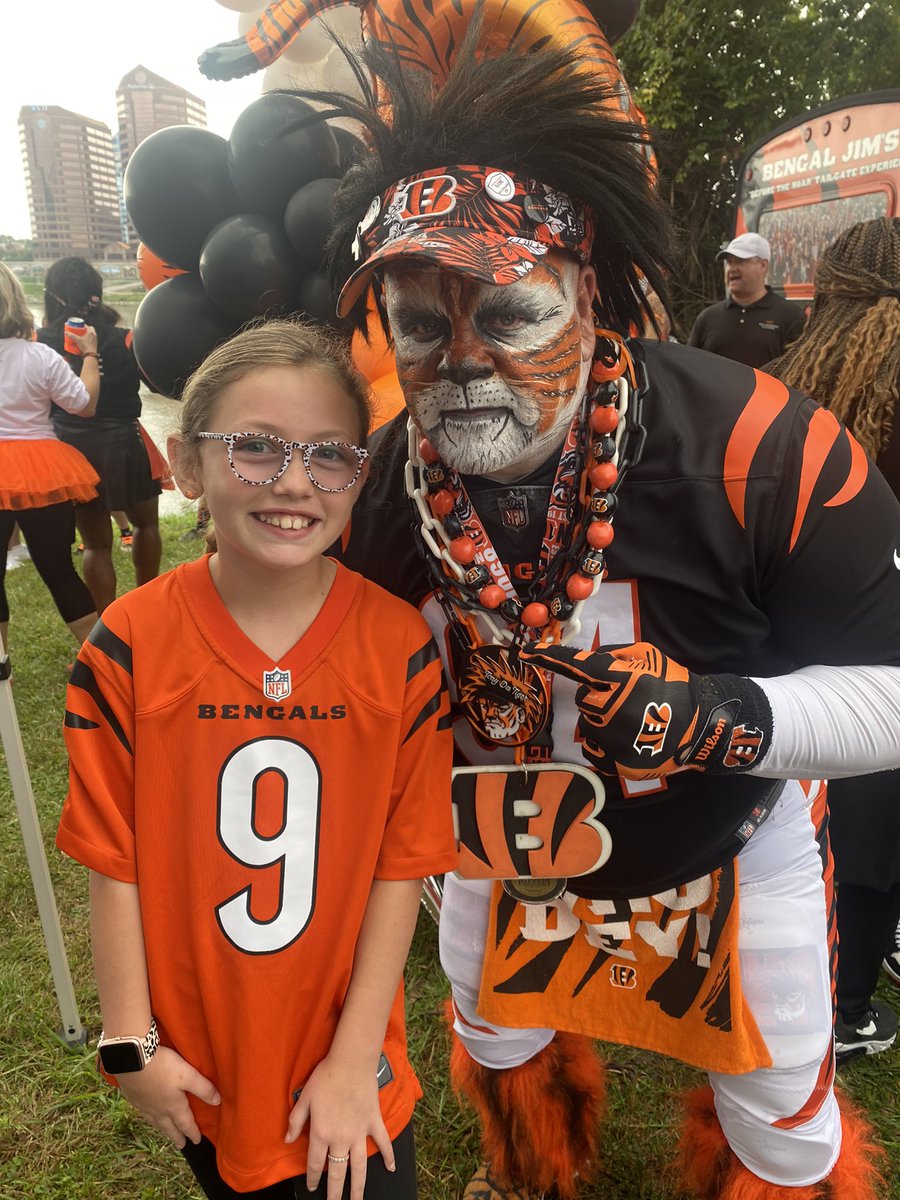 DE_ChadShaffer's tweet photo. @DukeEnergy partnered with @bengaljims_BTR for an epic tailgate on Sunday in support of the annual Toys for Tots fundraiser. Duke Energy’s very own lineman and Bengals superfan @TonyDaTiger96 has been instrumental in these efforts.🐅 @aliciareece https://t.co/Gst9n0d67d