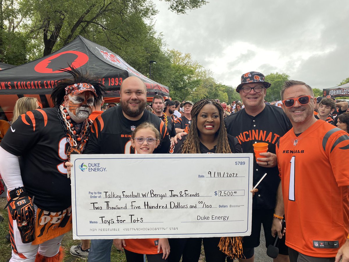 DE_ChadShaffer's tweet photo. @DukeEnergy partnered with @bengaljims_BTR for an epic tailgate on Sunday in support of the annual Toys for Tots fundraiser. Duke Energy’s very own lineman and Bengals superfan @TonyDaTiger96 has been instrumental in these efforts.🐅 @aliciareece https://t.co/Gst9n0d67d
