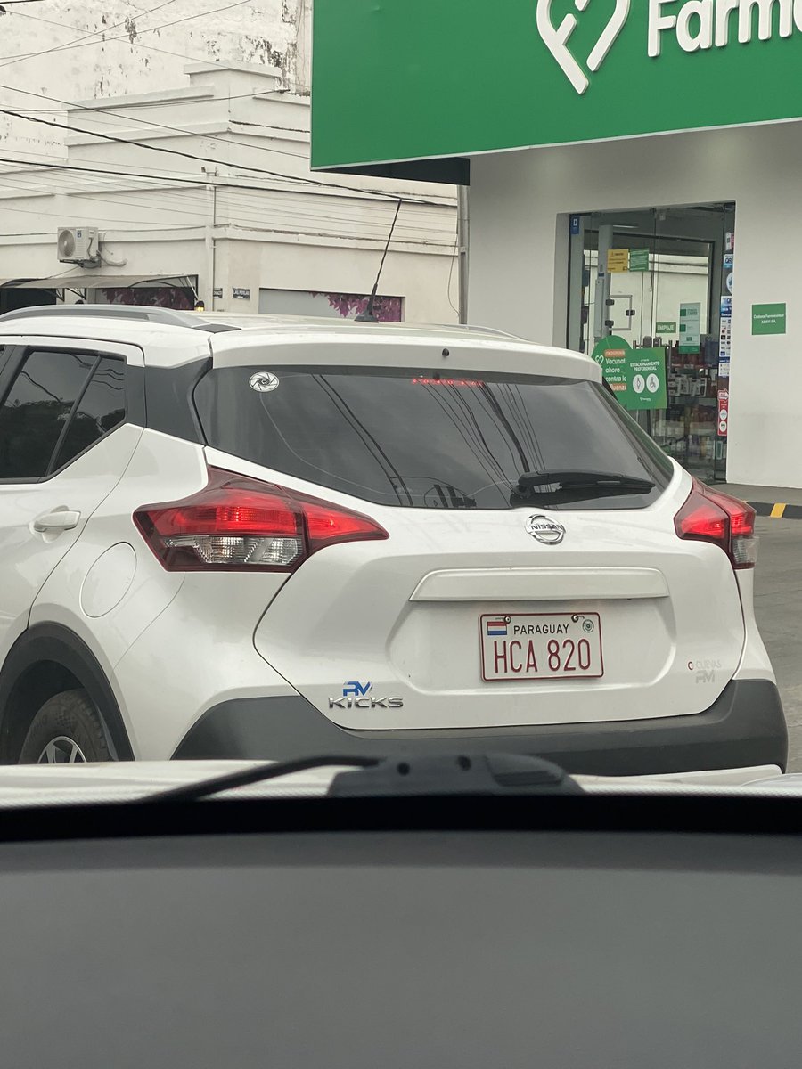 hugoEalvarenga's tweet photo. Este Nissan le acaba de chocar a una motor sobre Choferes del Chaco casi Alfredo Seiferheld y se dio a la fuga. 
RT para que llegue al afectado. @GuachireM @IgnacioPidal8A @sntcanal9 @TelefuturoInfo https://t.co/hvDasHG8Qp