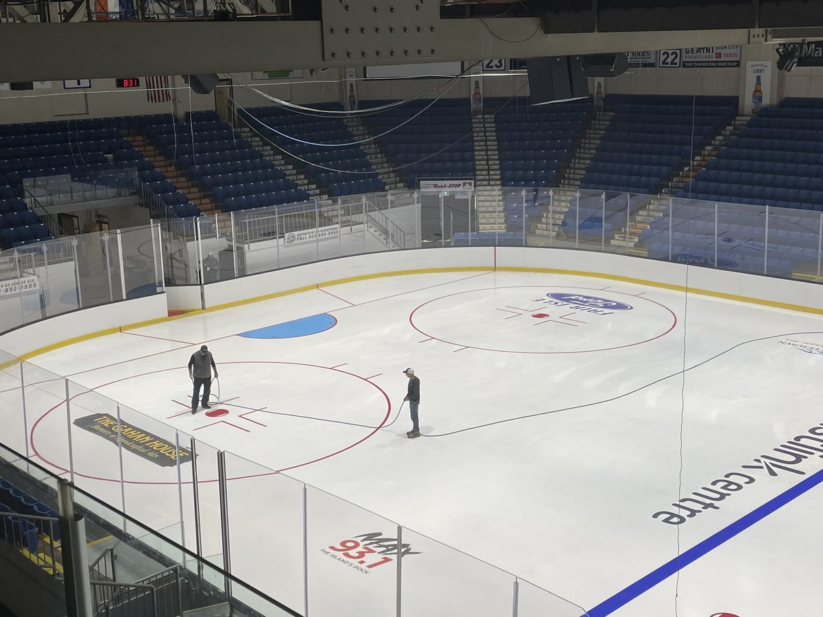 EastlinkCtrPEI's tweet photo. Oh my…looking so so good. Great job by all involved @ChtownPE @IslandersHKY @HockeyPEI @JetIceHockey @UPEIMHockey @UPEIPanthers @SpeedSkatePEI @SkateCanadaPEI Big day in the process. #Icebuilding #BigChillDay8 https://t.co/JKL797CqyT