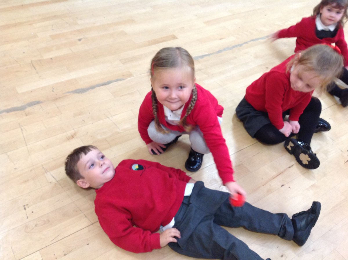 WMPrimaryF1's tweet photo. We took turns with our friend to pretend paint each other. We thought this was funny! #bodyskills #developingmotorskills https://t.co/grQoS4u2Sv