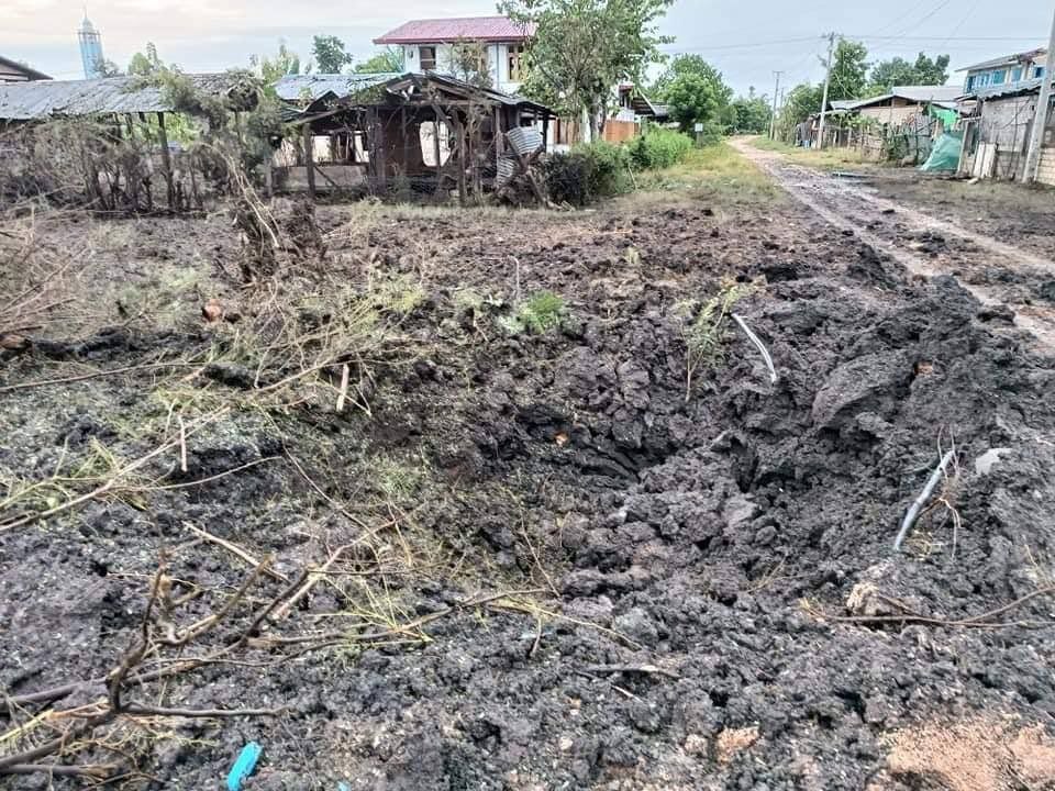 cassiakhin's tweet photo. At least 100 civilian houses were destroyed by the artilleries arbitrarily shelling by military armed forces in Moebye tsp on 8th Sep.  #2022Sept12Coup #WarCrimesOfJunta #WhatsHappeningInMyanmar https://t.co/pXP0rLZO9v