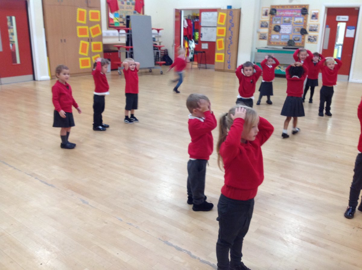 WMPrimaryF1's tweet photo. This morning we started our squiggle time in the hall. We started with lots of action songs. #developingmotorskills https://t.co/q1jx0YHX36