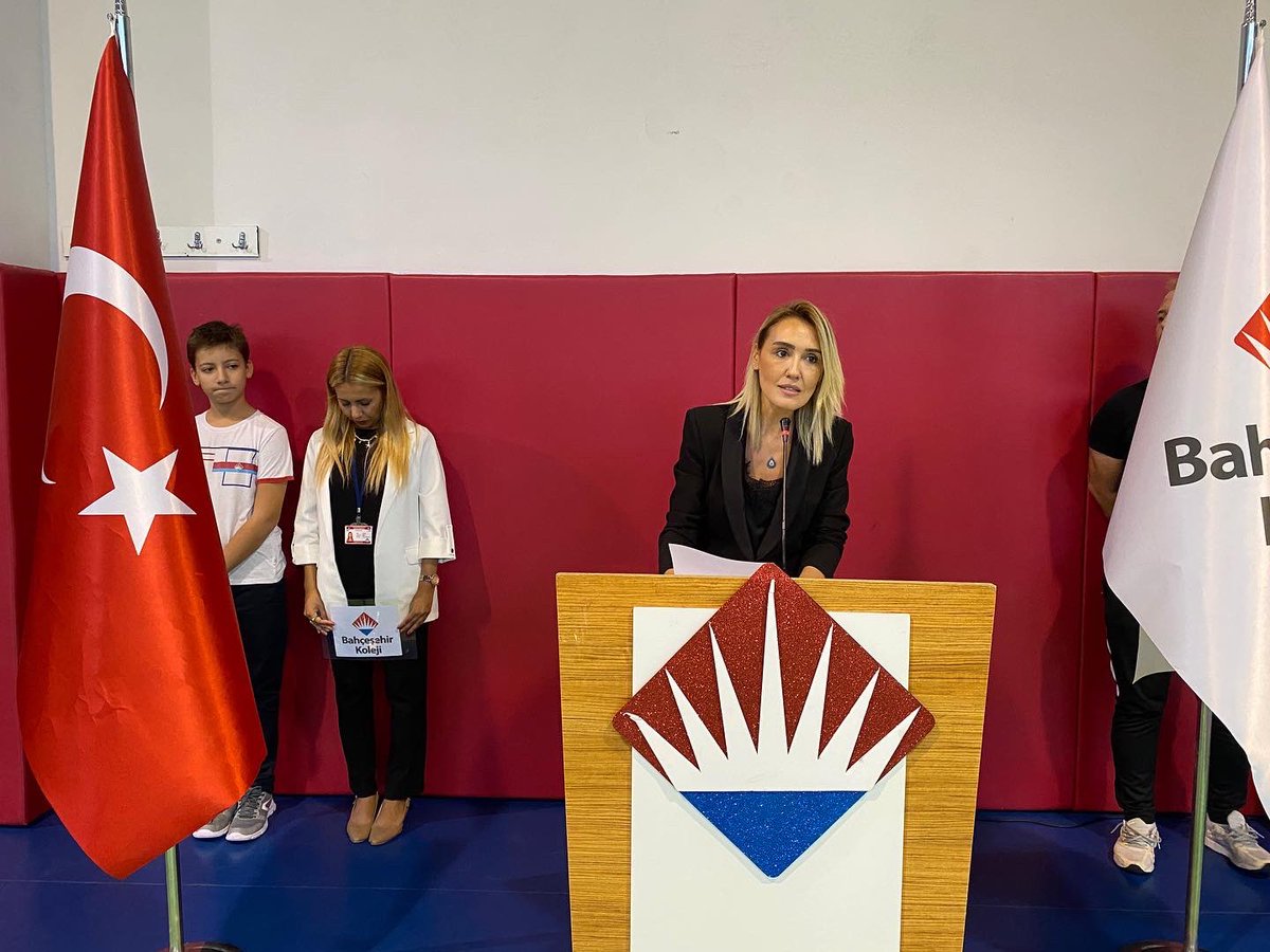 camlicabhcklj's tweet photo. Okul Müdürümüz Sayın Deniz Bıçkın’ın açılış konuşmasıyla başlayan yeni eğitim öğretim yılının başarı, sağlık ve mutluluk ile geçmesini diliyoruz. @berrakcebi @bickin_beren https://t.co/IrJsPscCQZ