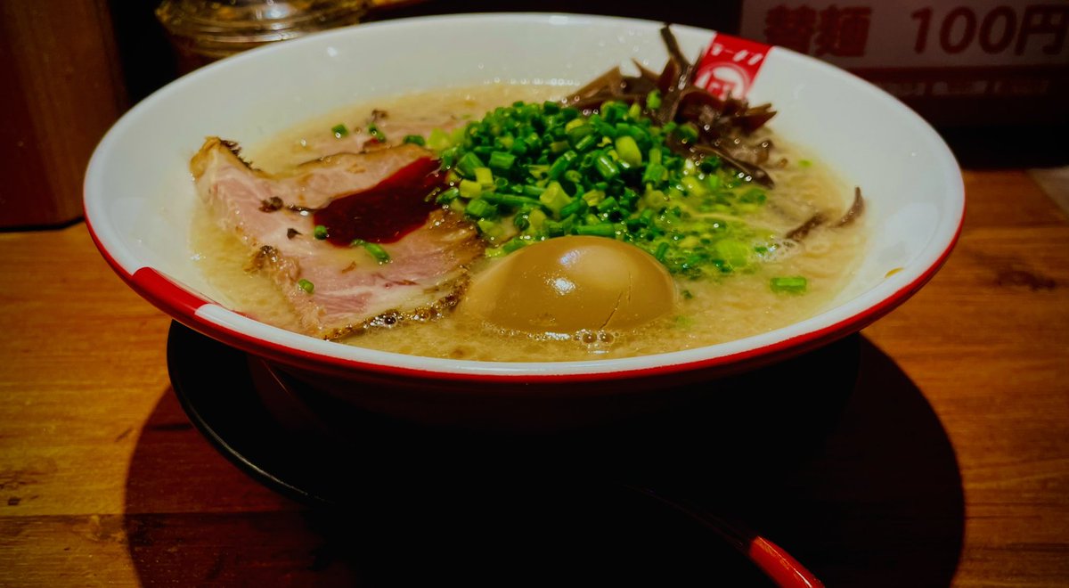7chbroadcast's tweet photo. このラーメンを制した者が、真の豚王だ!トンッ!
#ラーメン凪 #豚王 #渋谷 #BUTAO #行ってみなっちゃん https://t.co/aPFYeyAJ4m