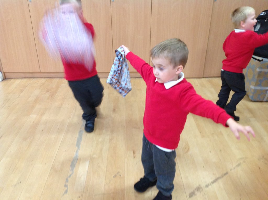 WMPrimaryF1's tweet photo. We finished our squiggle time this morning by exploring up and down movements. #developingmotorskills https://t.co/pd9rk5Oh51