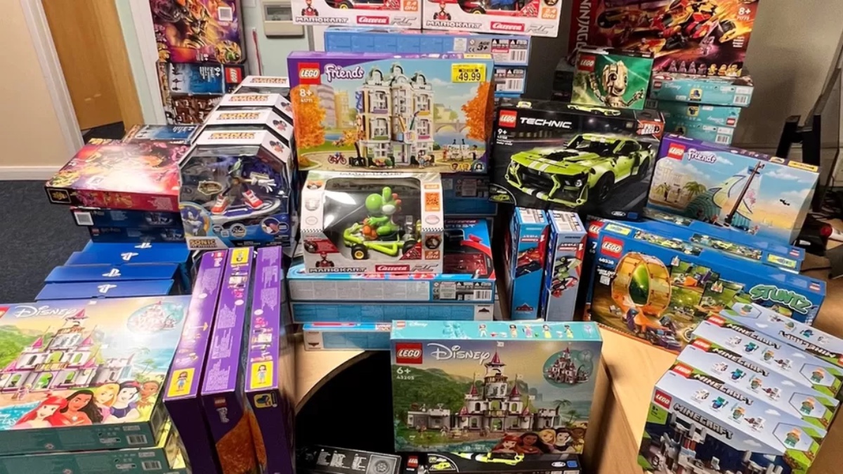 BrickFanatics's tweet photo. Three men have been handed suspended jail sentences for stealing dozens of toys β including LEGO sets β which were collectively worth more than Β£4,000.
https://t.co/Ie69czSOx5
#LEGO #LEGOCrime https://t.co/sKI03nNUWB