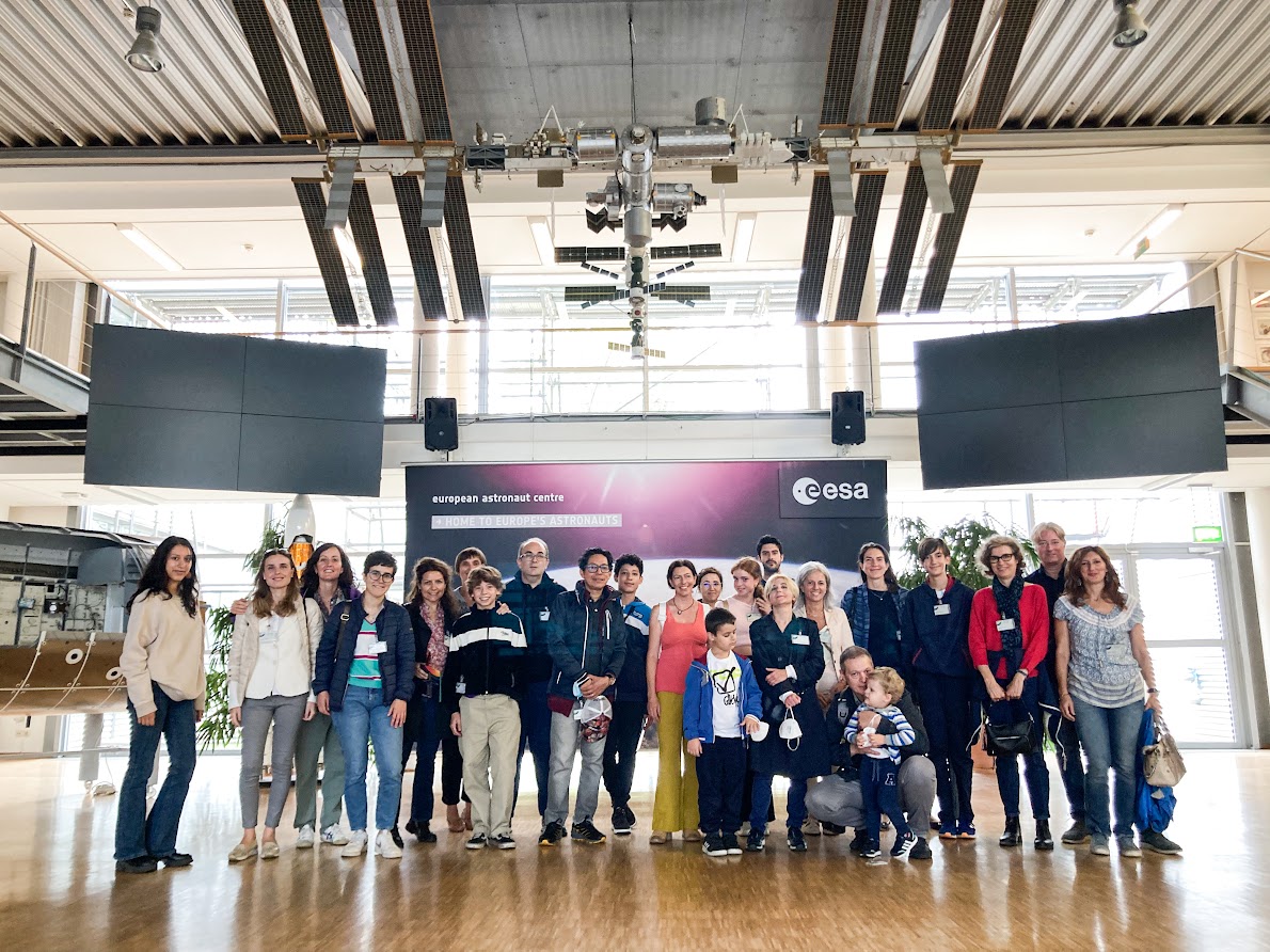 FaiY_TOP's tweet photo. Sabato 10 settembre il #FAI è stato ospite presso l’#EAC (European Astronaut Centre).
La visita è stata coordinata da Serena Bertone, membro del Direttivo, la quale come istruttore di sistemi ha contribuito anche all’addestramento di @AstroSamantha 

https://t.co/AGv3owM5jr https://t.co/IZED0WBrFo