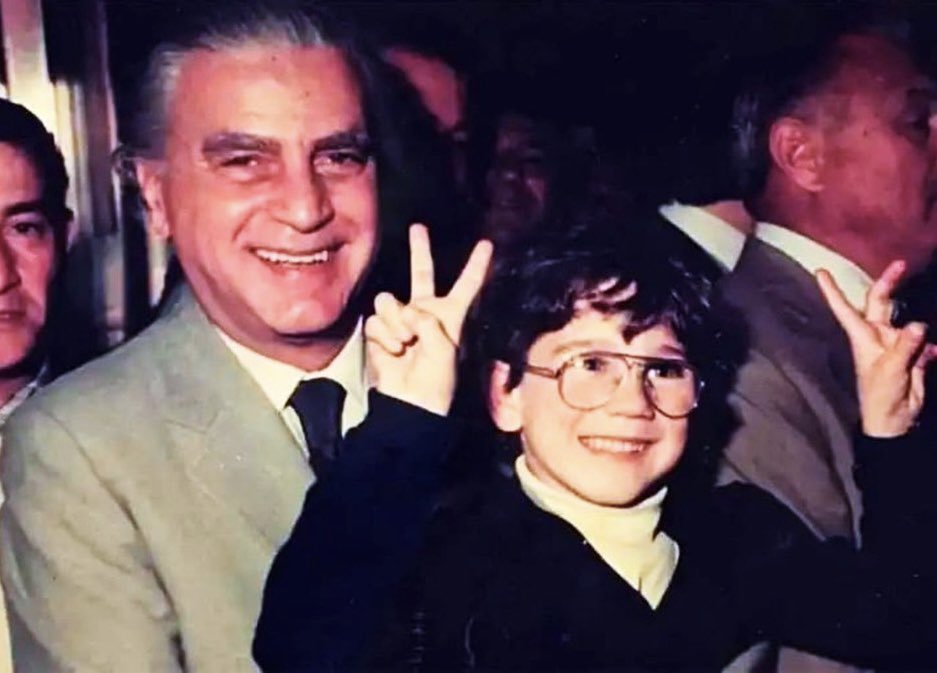 FranCafiero's tweet photo. Decía Antonio que “por encima de los desencuentros nos pertenece por igual la suerte de la patria”. A 100 años de su nacimiento levantemos estas palabras en busca de acuerdos que superen la coyuntura.

Honrarlo es luchar por la unidad.
Esa fue su forma de vivir. 

#Antonio100Años https://t.co/Ev17eHqMnY