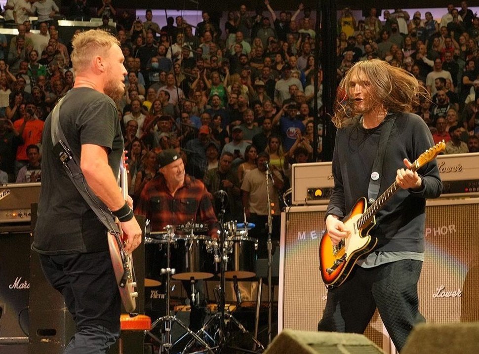 joshkbrasil's tweet photo. Jeff, Chad e Josh.
Show @PearlJam em NY, 11/09/2022
🌐🤘🏼
#joshklinghoffer #pluralone #Joshinho #pearljam #eddievedder #jeffament #mikemccready #stonegossard #mattcameron #boomgaspar #gigaton #thisistheshow #turnê #Josh #tour
📸: @KevinMazur https://t.co/f9MliX4oHt