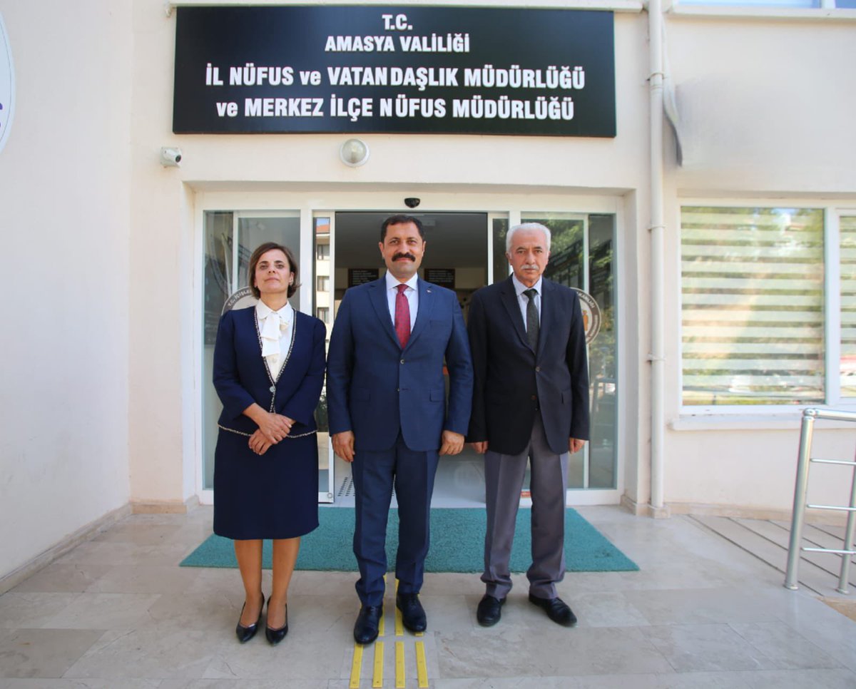 Valimiz Mustafa MASATLI, kimlik kartı, ehliyet, pasaport gibi halkımızın sosyal hayatında kullanmış olduğu resmi belgelerin verildiği İl Nüfus ve Vatandaşlık Müdürlüğü'ne çalışma ziyareti gerçekleştirerek, vatandaşlarımıza sunulan hizmetlere ilişkin detaylı bilgiler aldı.