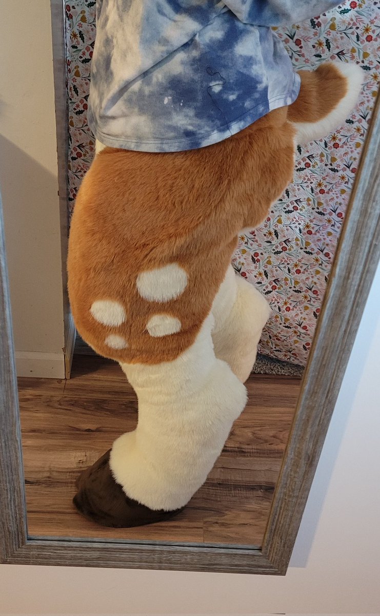 CoyoteArcade's tweet photo. Quick pic of some faun legs I finnished on the side for @Clawshawt ! 

Pattern Is a slightly edited version of the donky legs on @TheInodog pateon https://t.co/gQBldzo9OV