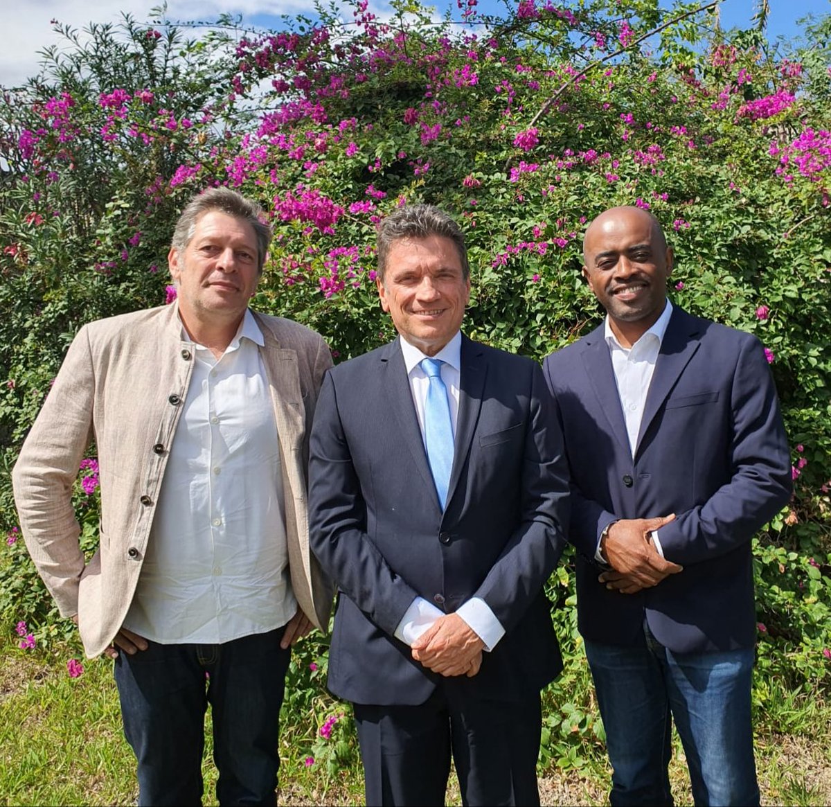 SylvainRiquier1's tweet photo. J'ai été heureux de revoir l'entrepreneur franco-comorien @Ammin_Youssouf co-fondateur de @SocialAfrobytes, l'événement technologique africain le plus influent en Europe et de @TheColorsAfrica. Ensemble nous soutenons l'entrepreneuriat aux #Comores
🇰🇲 #diaspora #entrepreneur https://t.co/5vwizD5f5h