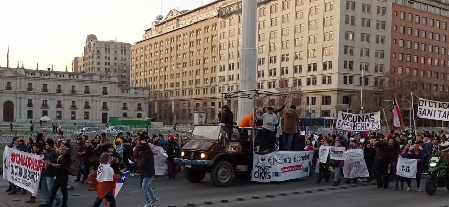 lenantesur's tweet photo. 🇨🇱 Fin al Pase de Movilidad ..Fin a los pinchazos  experimentales. Súmate a la Libertad ¡¡
#DictaduraSanitaria #Plandemia 
@humanosporlave2 @ChileUnido12 @CCRadovic2012 @Parisi_oficial @camilocammas @Jou_Kaiser  @APSIINCHILE @mauricio_ojedar @PanAmPost_es @AFPespanol @RFI_Es https://t.co/1cbumS6ya1