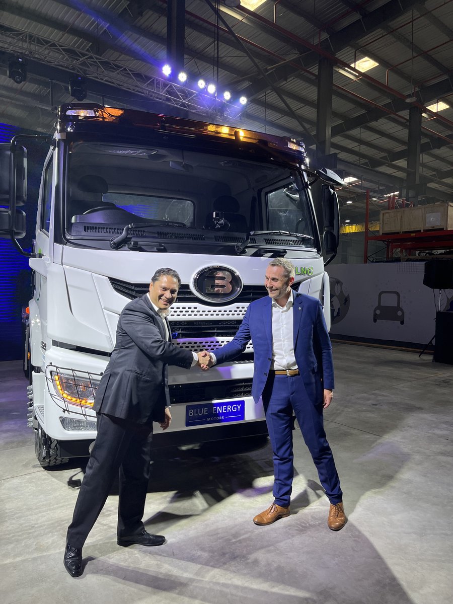 BlueEnergyMotor's tweet photo. Watch history in motion!
@BlueEnergyMotor CEO @anirudhbhuwalka initiated our journey towards sustainable transportation alongside Gerrit Marx, Sylvain Blaine from @IVECO Group, & @videluca59 - Italian ambassador to India. #PioneeringGreenTrucking.
#LNGTruck #LetsPledgeBlue https://t.co/IkbNlrsp0X