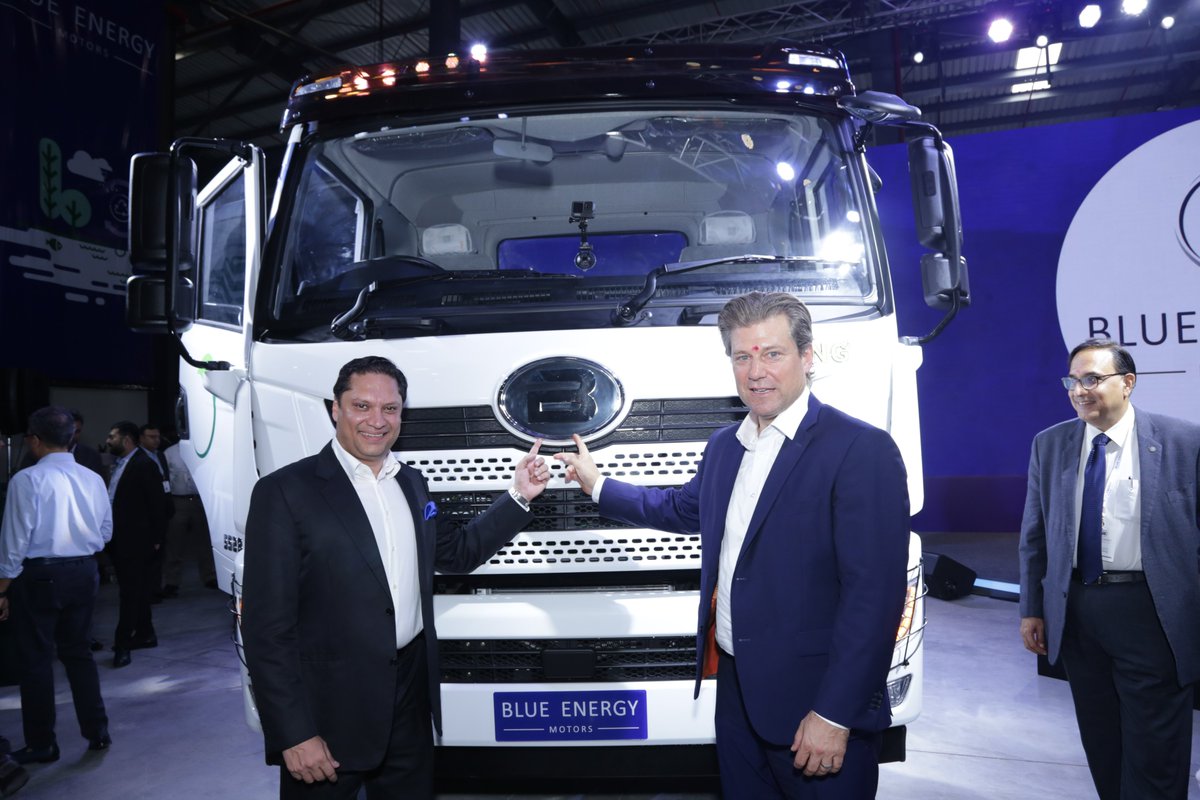 BlueEnergyMotor's tweet photo. Watch history in motion!
@BlueEnergyMotor CEO @anirudhbhuwalka initiated our journey towards sustainable transportation alongside Gerrit Marx, Sylvain Blaine from @IVECO Group, & @videluca59 - Italian ambassador to India. #PioneeringGreenTrucking.
#LNGTruck #LetsPledgeBlue https://t.co/IkbNlrsp0X