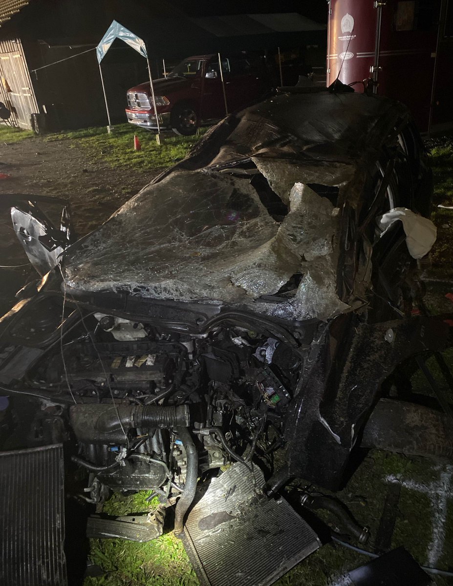KapoSolothurn's tweet photo. #Bibern: Auto überschlägt sich bei Selbstunfall – Lenker verletzt
https://t.co/RhozfM0eMm https://t.co/CW1Hi7I6DZ