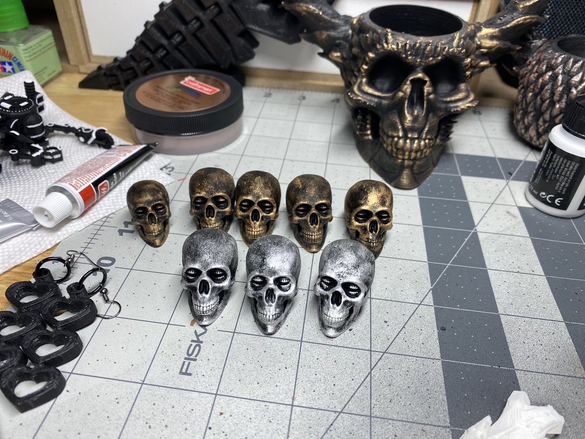 trofirelight's tweet image. Skulls!
Moar skulls!
@Fokoos_Tech makes such a lovely black resin!