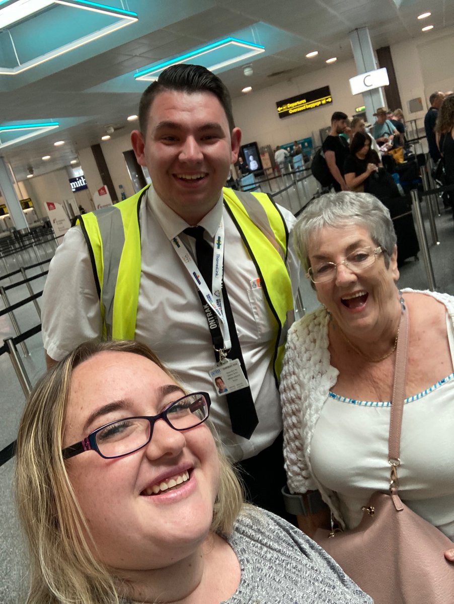 adelemarie1990's tweet photo. @GatwickStation @Gatwick_Airport  the OnTrak guys helping from Gatwick South Terminal were so funny and helpful, made our morning ❤️ Thank you wish I knew their names to be able to tag them in this! https://t.co/gN2c3n8QF2