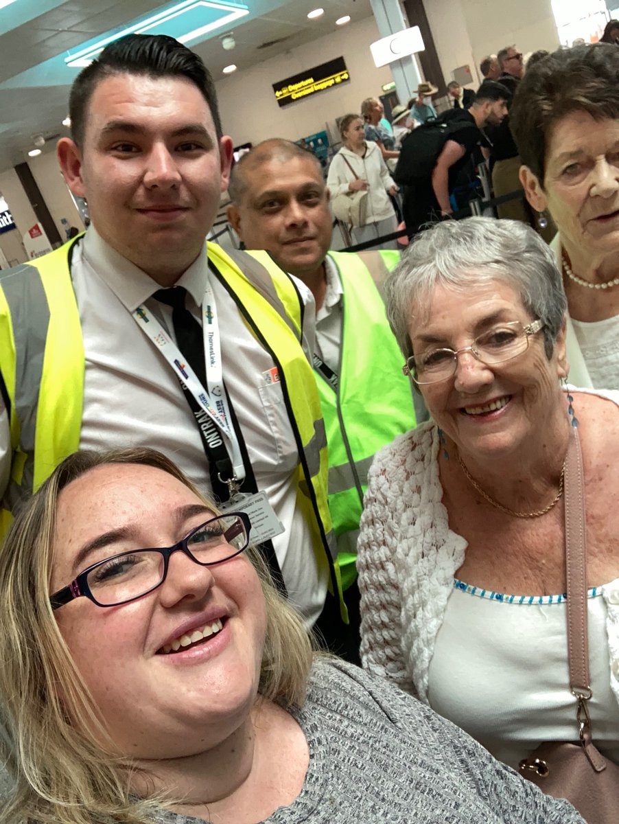 adelemarie1990's tweet photo. @GatwickStation @Gatwick_Airport  the OnTrak guys helping from Gatwick South Terminal were so funny and helpful, made our morning ❤️ Thank you wish I knew their names to be able to tag them in this! https://t.co/gN2c3n8QF2