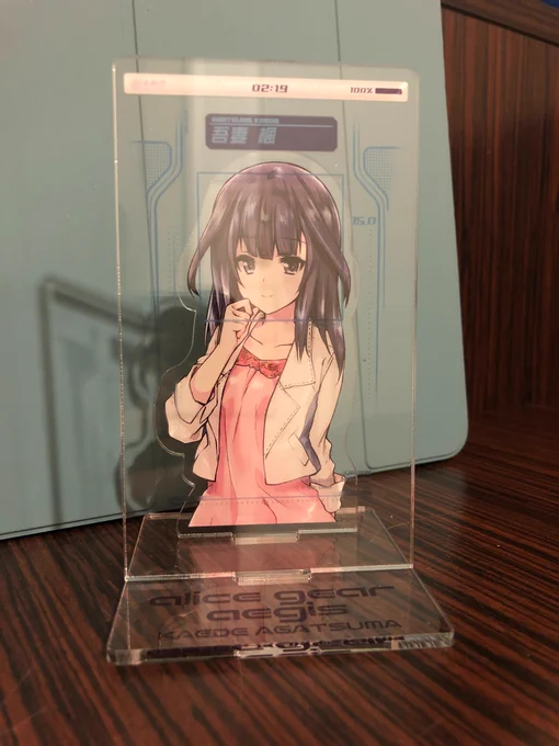 参考までに『ホーム画面風アクリルスタンド 吾妻 楓』はこんな感じですっ『ホーム画面風アクリルスタンド 君影唯』は自分の分が無いので写真もないのです…… 