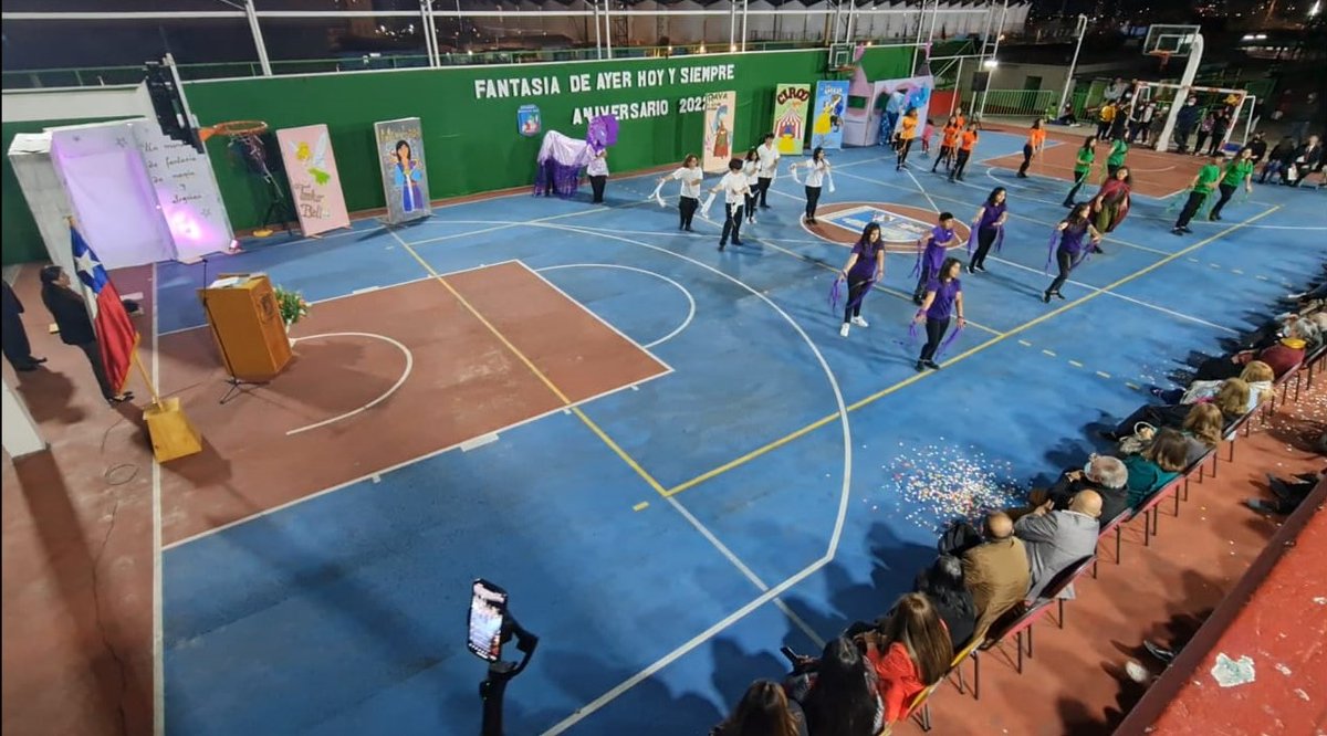 edu__iquique's tweet photo. 🥳 El Colegio República de Italia cumplió 86 años y el #SLEPIquique fue parte de la celebración con su comunidad educativa ¡Felicidades por la destacada gala de conmemoración! 🥳

#SLEPIquiqueEnTerreno
#Iquique
#SLEPIquiqueEnComunidad https://t.co/4SrfoUfLeR