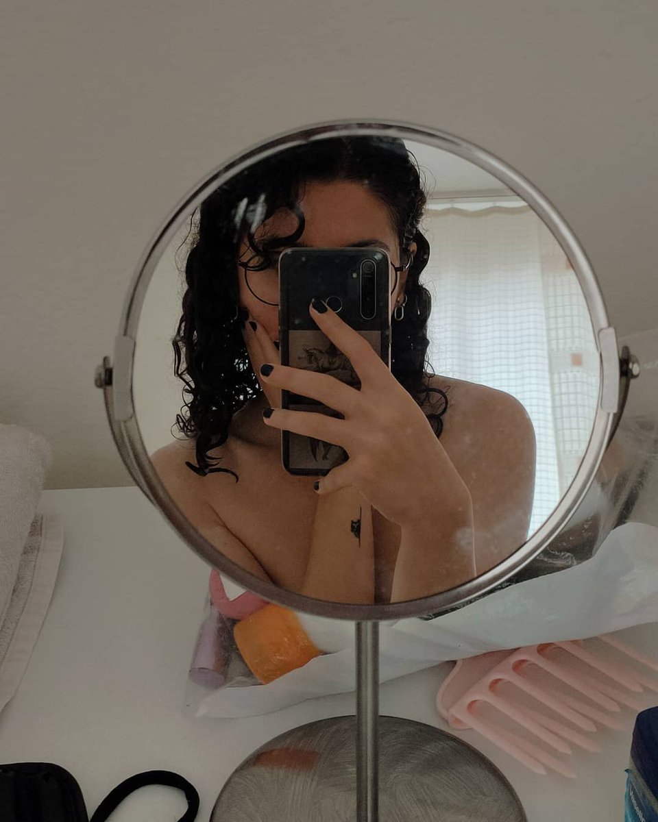 Çıplak ve azgınım show için müsaitim isteyenler dm