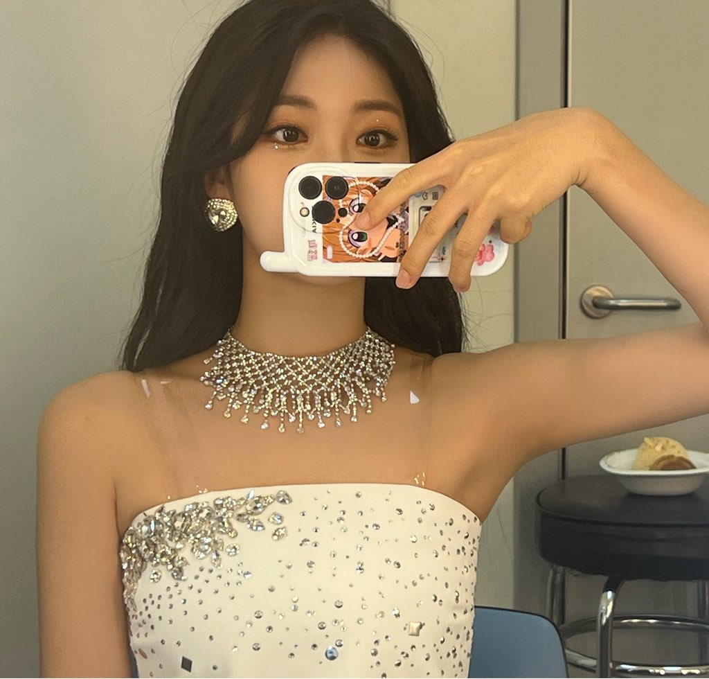sihyeonpic's tweet photo. fancafe update https://t.co/ouFwF0idu9