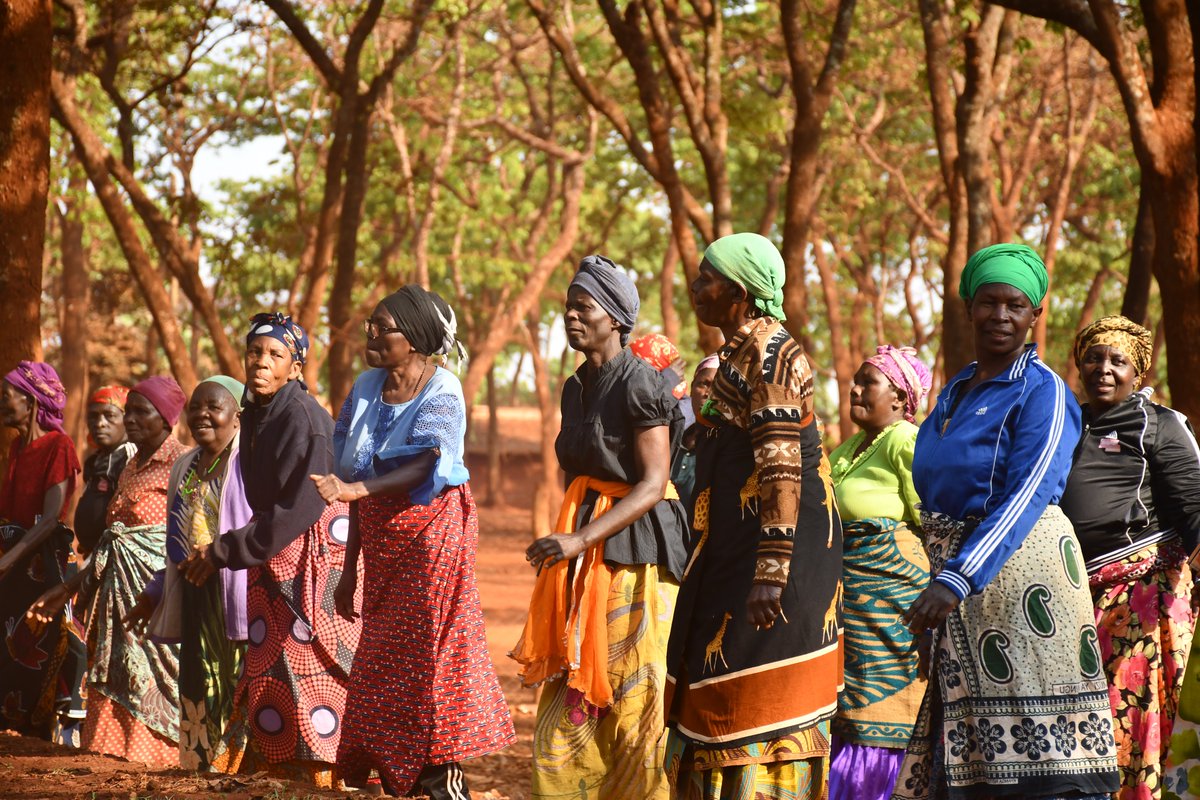 HelpAgeTanzania's tweet photo. A team of women refugees on work sessions at the Active aging clubs in Nyarugusu camps. The clubs are part of programs implemented in both camps of Nyarugusu and Nduta as an act of preventive measure against, mental and physical illness as well as social wellbeing. https://t.co/S3WnW98WTI