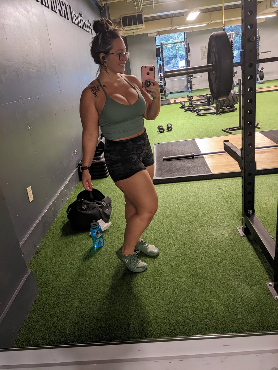 SurrendertoVi's tweet photo. After 2 weeks off post-surgery
Let's hit legs 🦵 https://t.co/w3HpqOV4T7
