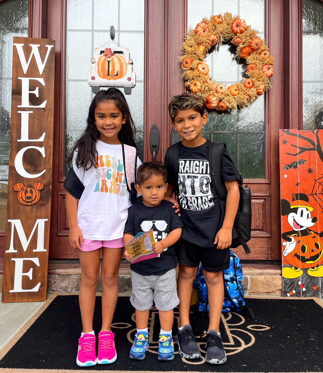 snooki's tweet photo. BACK TO SCHOOL 🎉 for my babies!!!!! BRB crying https://t.co/94mnItuic8