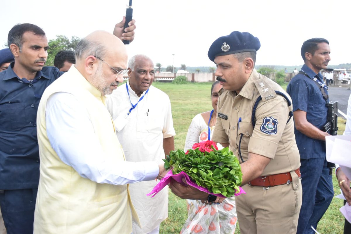 Hon. Home minister of India visited Somnath Temple.

<a href="/AmitShah/">Amit Shah</a> <a href="/HMOIndia/">गृहमंत्री कार्यालय, HMO India</a> <a href="/ips_m_n_jadeja/">IPS Manoharsinh Jadeja</a> <a href="/SomnathTemple/">Somnath Temple</a> <a href="/GujaratPolice/">Gujarat Police</a>