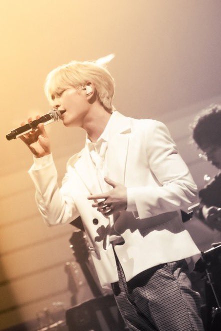 LJKLOOKS's tweet photo. #ONEW #온유 #オニュ @SHINee https://t.co/ijuduH8Kmu