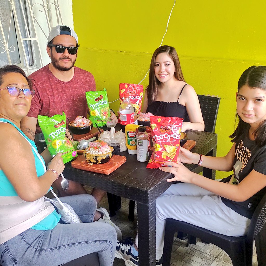 DondeQuichi's tweet photo. Muchos disfrutaron de los #Totopos de @OleEcuador. 

Todavía nos quedan unos cuantos, la promo continuará hasta agotar stock.

Atendemos de miércoles a domingo desde las 8 AM hasta las 2 pm o agotar stock. 

#HuecasDeGuayaquil #DonQuichi https://t.co/Cxy2d40ukL