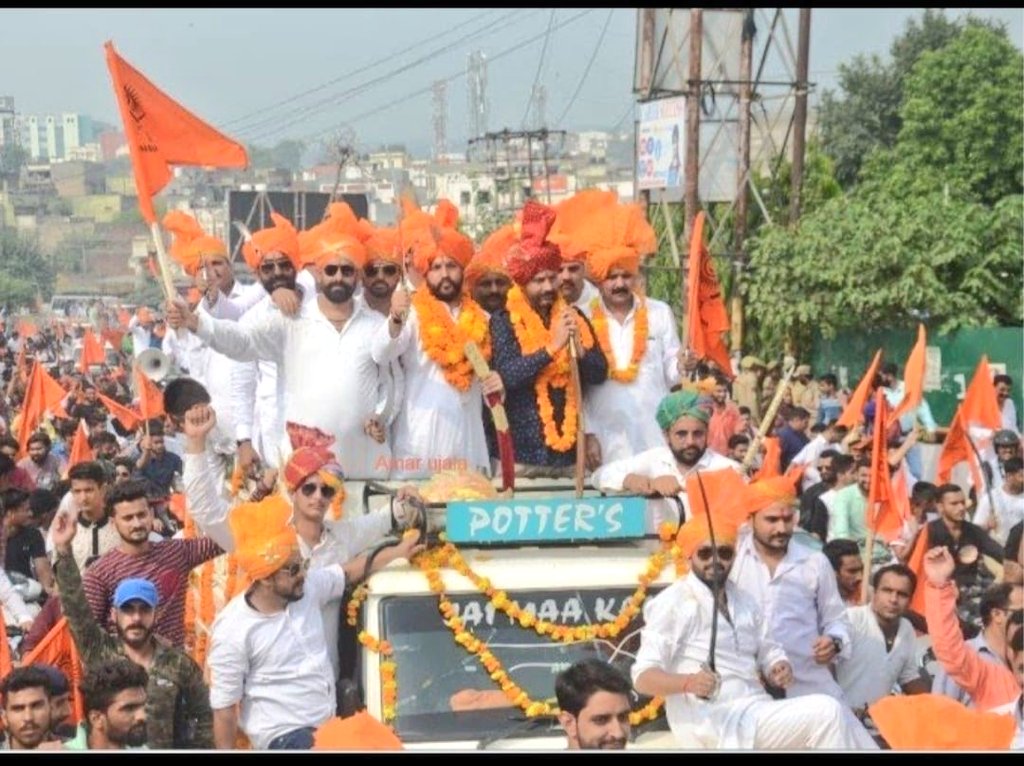 #महाराजा_हरि_सिंह_जी के #जयंती पर सरकारी छुट्टी की मांग मैंने #जम्मू कश्मीर के कार्यक्रम में कई वर्षों पहले उठाई थी किंतु दुर्भाग्य है कि इतने वर्षों बाद भी सरकार ने हमारी मांग पूरी नहीं की !!

                         ~ श्री शेर सिंह राणा

#declare23septasholiday