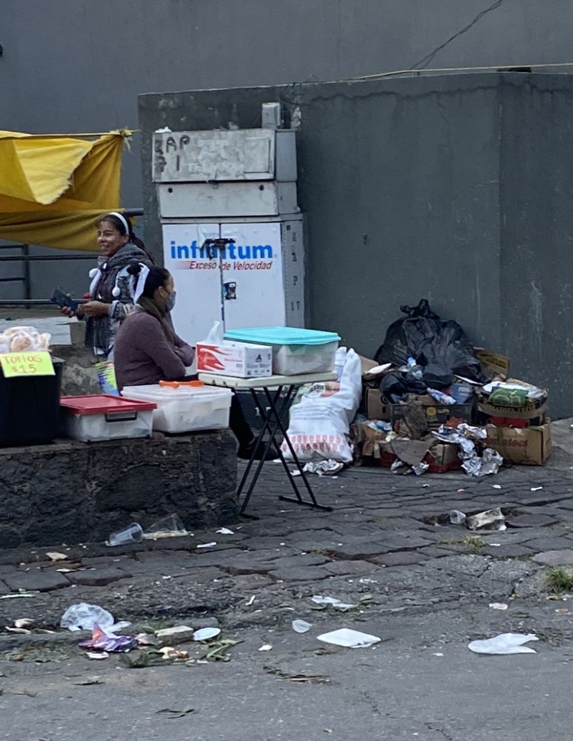 ROMEOANTO's tweet photo. Así es como queda Tlaltenango después de 12 días de feria. Alguien levantara todo esto? El acceso aun sigue bloqueado. 
Cc: @DiariodeMorelos @LineaCaliente https://t.co/3eY3KSlvLU
